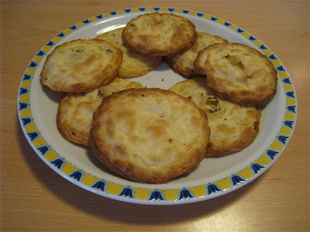 IRANIAN - PERSIAN RECIPES: TRADITIONAL IRANIAN COOKIES WITH RAISINS: "SHIRINI KESHMESHI"