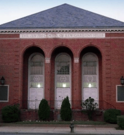 Jewish Center of Kew Gardens Hills on Main St.2008. Author: Newyorker1987