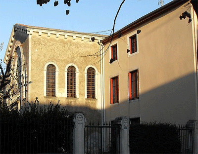 The Synagogue of Toul is situated 15, Rue de la Halle (wheat) at Toul in Meurthe-et-Moselle (54). Built on the ruins of the church of St. Amand's Catholic Cemetery (old parish of St. Amand). Between 1790 and 1840 the Jewish population had 500 members over 7500 people that included the city of Toul. This synagogue was built in 1812, redeveloped under the Second Empire by the architect in the Moorish style Fisson (inaugurated on 18/10/1862). Ancient Hebrew school built in 1869. It is owned by a religious association and is no longer used today, the Jewish community of Toul is extremely reduced. Rabbi's house that was sold is contiguous. The gate leading to the synagogue is fenced and locked. The building itself is abandoned and is slowly falling into disrepair.